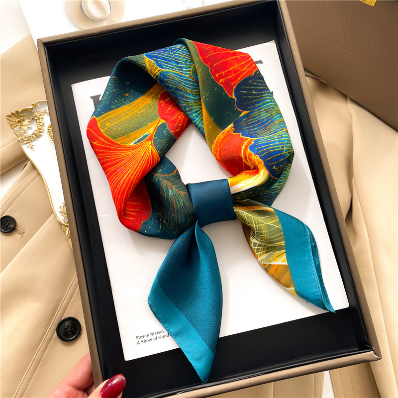 Foulard carré en soie feuille de Ginkgo coloré pour femme, foulard de luxe, bandeau, cravate, bandes de cheveux, nouvelle collection printemps été