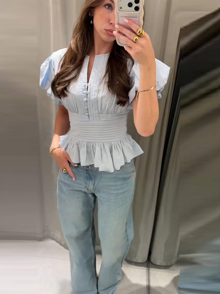 Chemisier en mousseline pour femme, col fendu, simple boutonnage, manches bouffantes, taille smockée, ourlet à volants, élégant, décontracté, chic, tenues d'été 2026