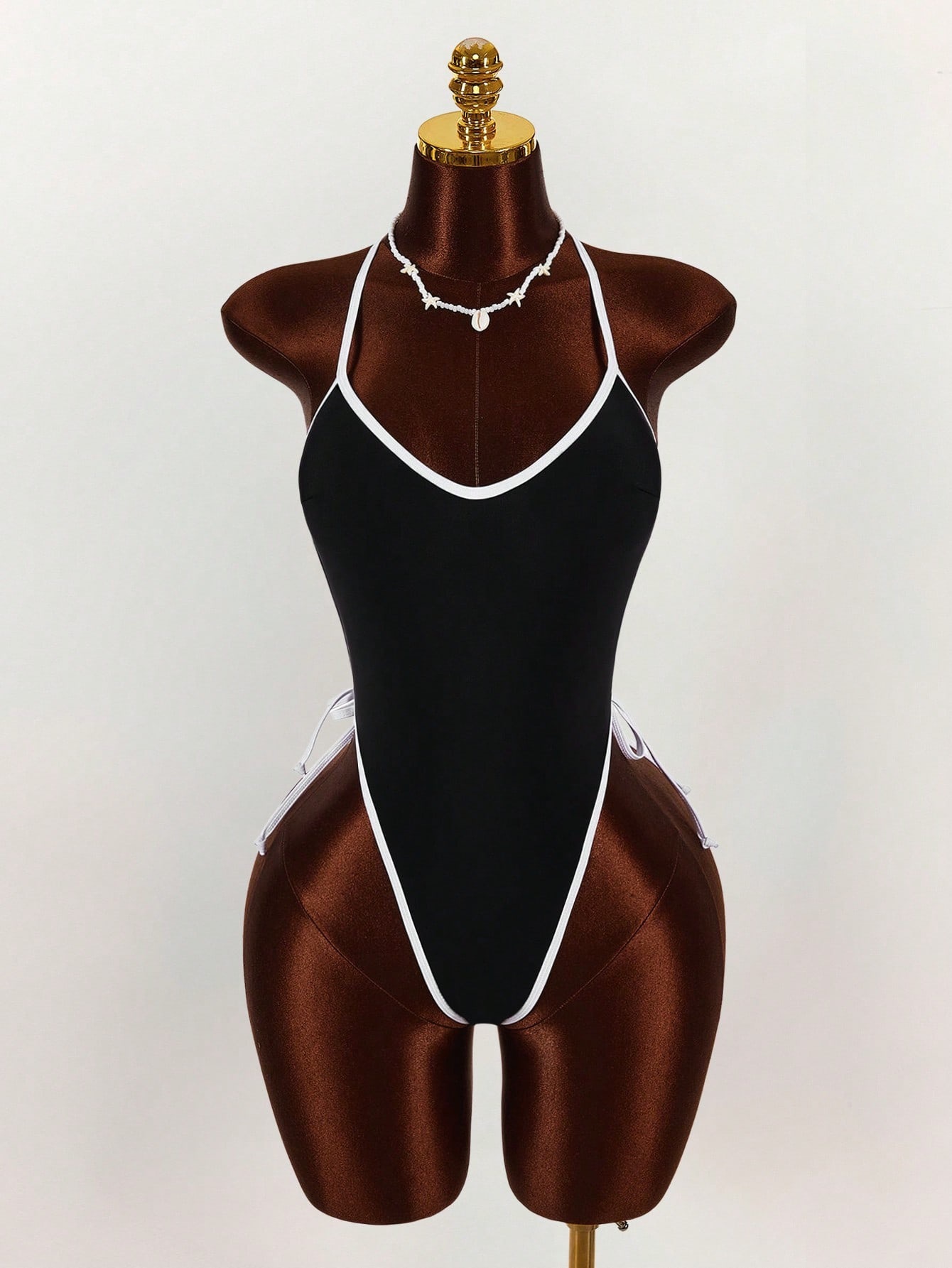 Combinaison sexy sans manches en noir et blanc contrastant pour femmes, pour la mode de rue et les soirées d'été