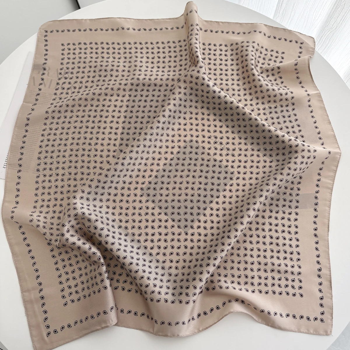 Foulard carré pour femme en satin doux à imprimé floral, écharpe, bandana, accessoire pour cheveux, hijab, châle