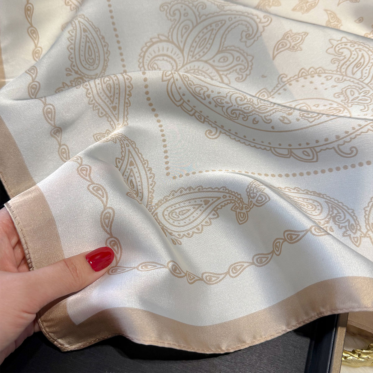 Écharpe en soie imprimé Paisley pour femmes, 70x70cm, châle carré, bandeau décoratif, Design de luxe, Bandana, nouvelle mode 2025