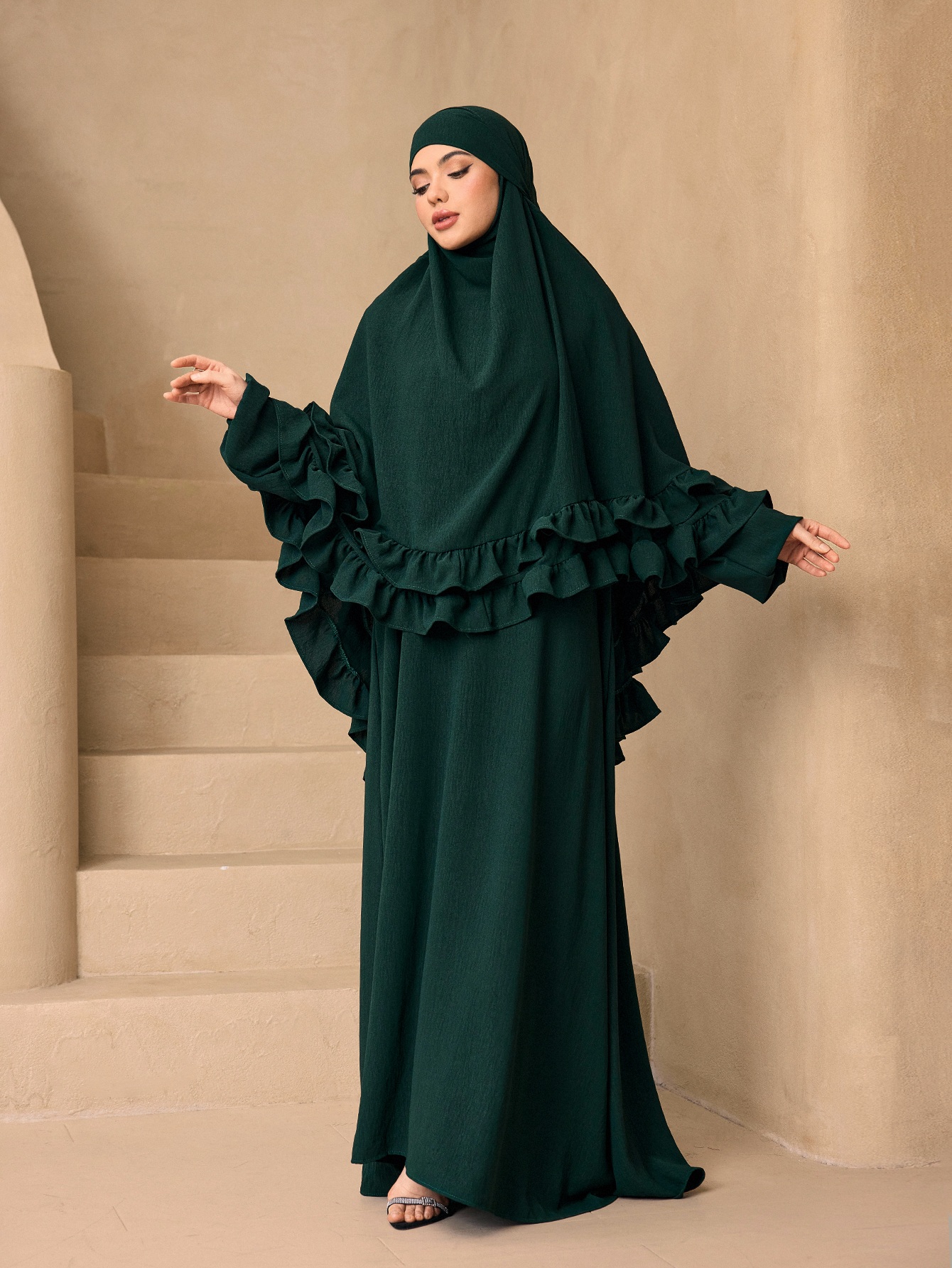 Ensemble élégant deux pièces Khimar Abaya à volants, robe de prière longue et ample avec hijab à volants pour femmes musulmanes, tenue quotidienne pour l'Aïd