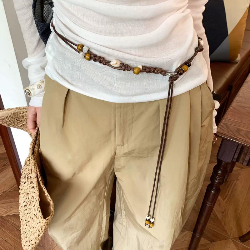 Nouvelle chaîne de taille ethnique florale New Bohème pour femmes, rétro, à porter avec des jupes et des jeans, ceinture au design unique et sangle en cuir ornée de strass