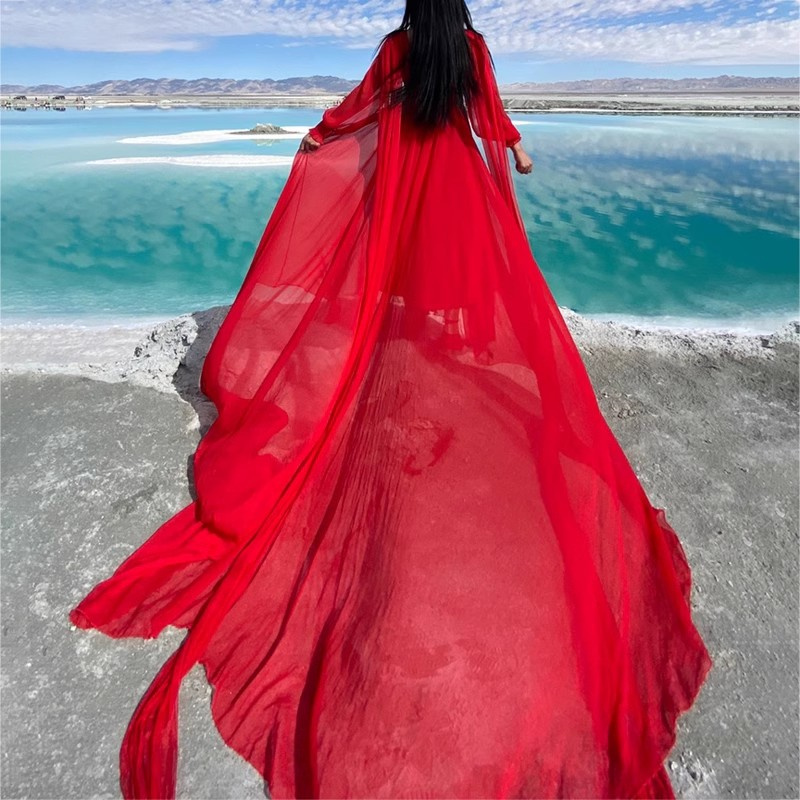 Robe en soie printemps/été 2026 avec charme, robe de plage pour vacances en bord de mer, robe longue rouge à traîne extra longue, robe blanche élégante et gracieuse
