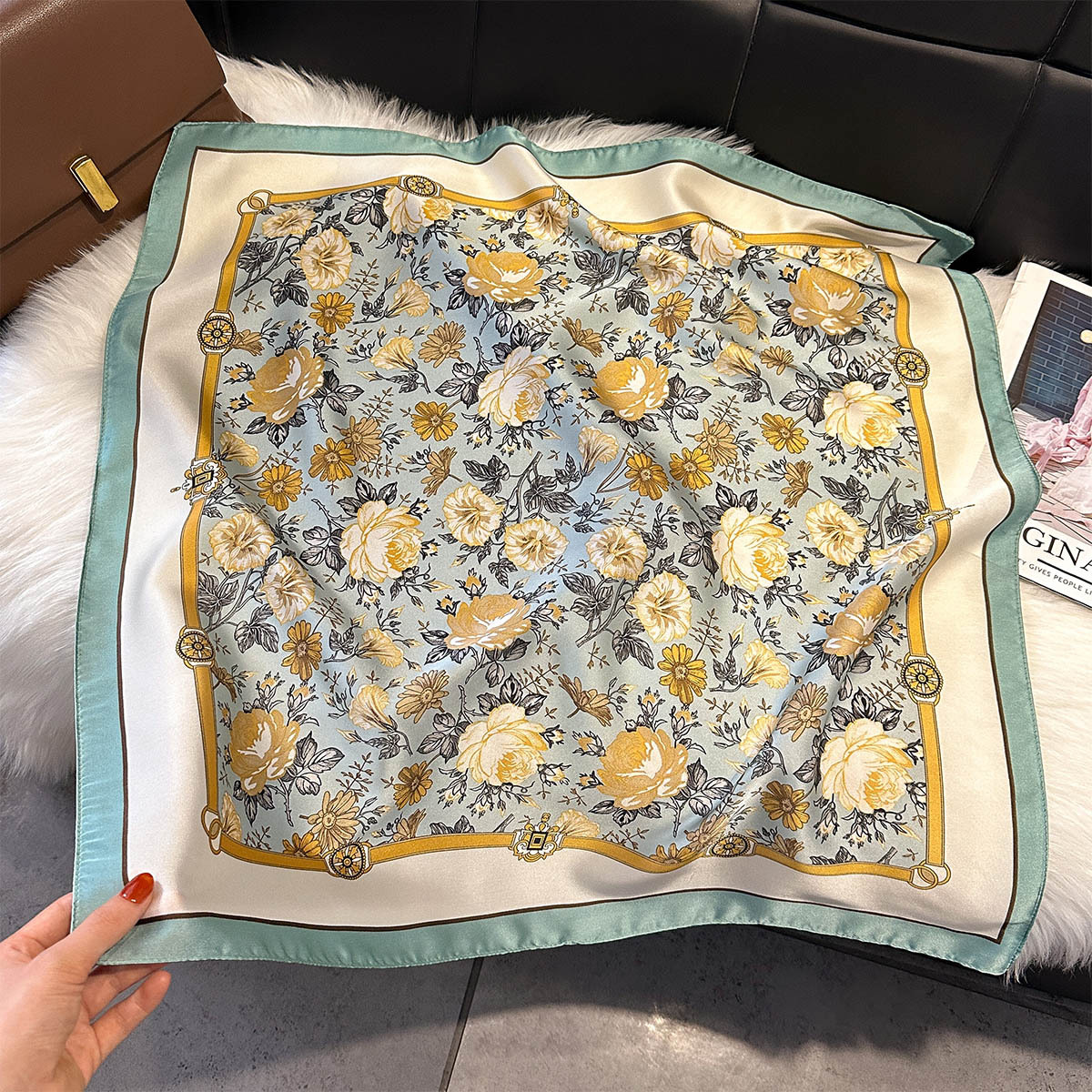 Foulard carré de luxe pour femmes, mode florale, Hijab élégant, Bandanas, tache douce, fausse soie, châle, chaînes