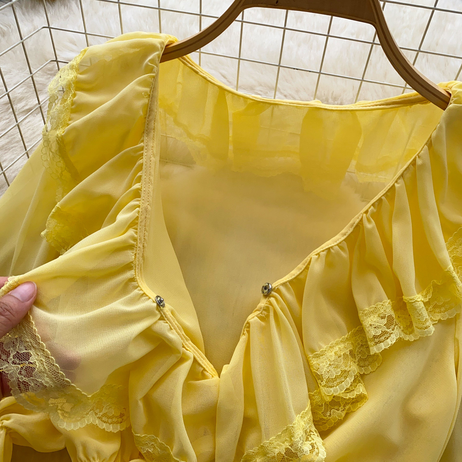 Chemisier en dentelle pour femme, style européen, col en V, manches à volants, coupe ajustée, élégant, pour le bureau, BL421