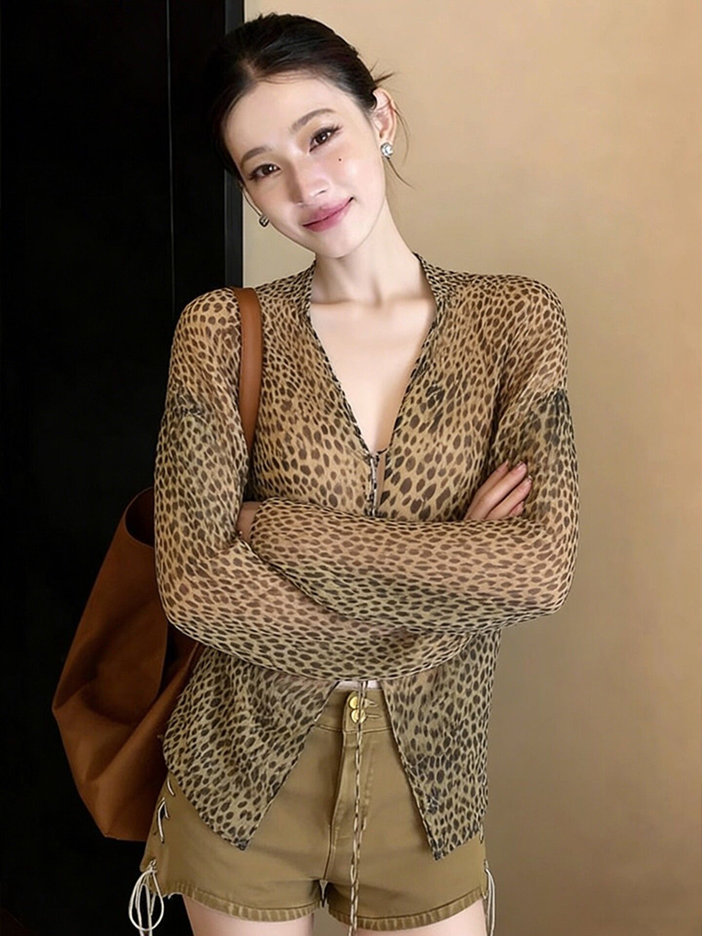 Chemise unique et élégante à imprimé léopard de style européen pour femme, parfaite pour l'été.