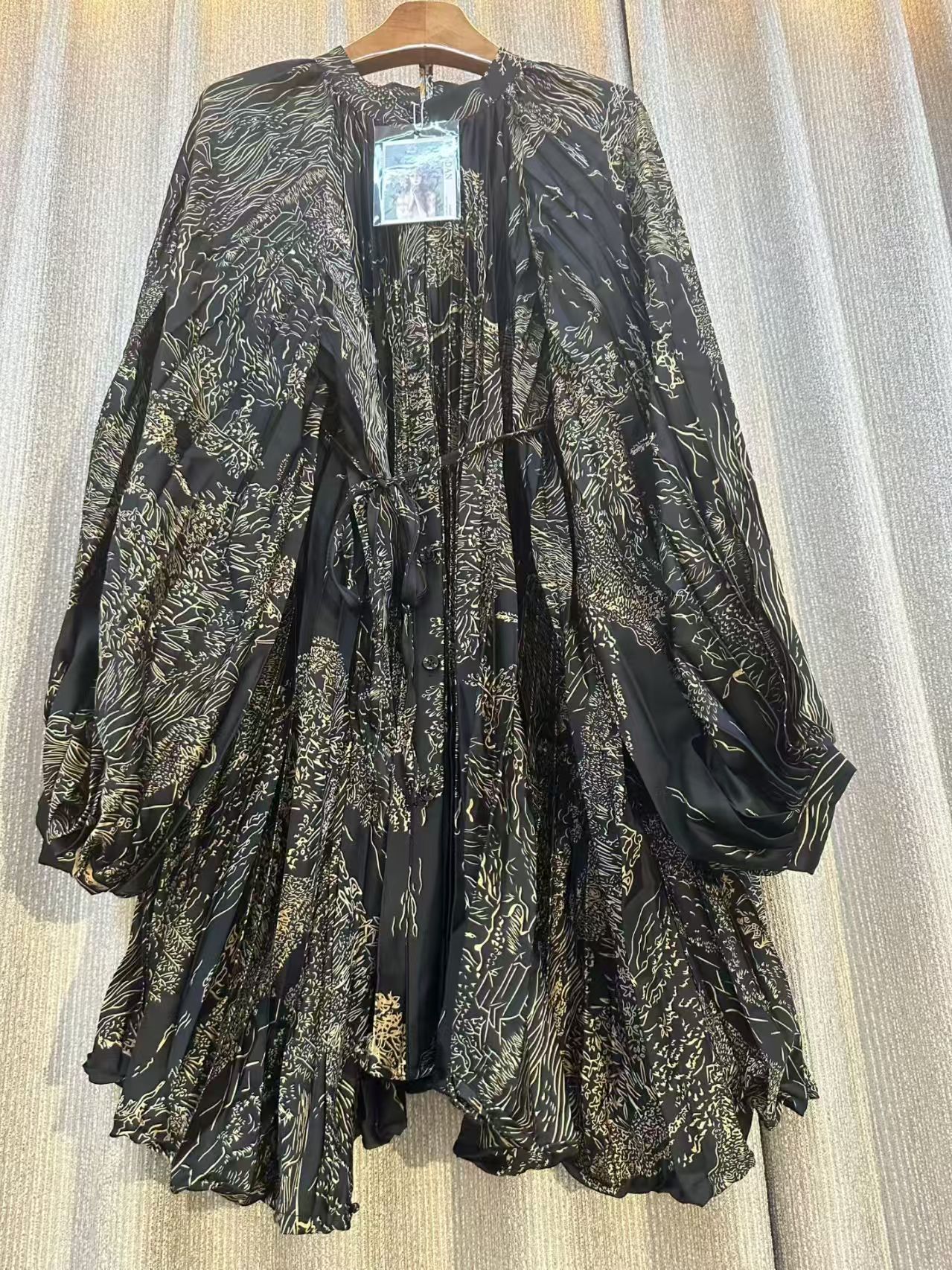 Chemisier Chic et Polyvalent pour Femme, Nouvelle Collection Été 2026, Imprimé, Manches Longues, Élégant, Longueur Mi-longue, Idéal pour le Bureau et les Occasions Décontractées