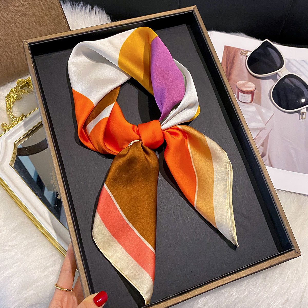 Écharpe en soie imprimé léopard pour femmes, 70x70cm, châle carré, bandeau décoratif, Design de luxe, Bandana, nouvelle mode 2025