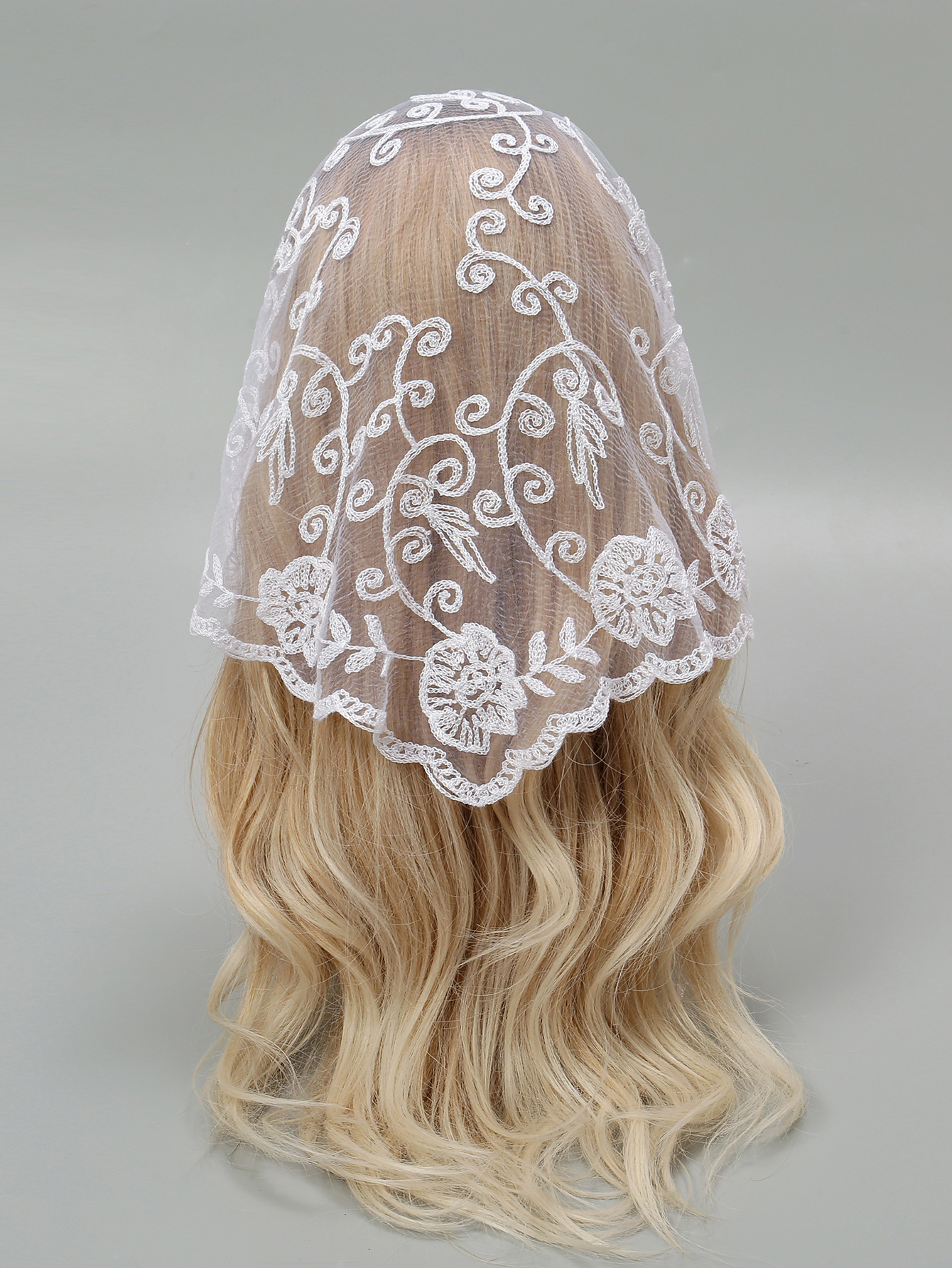 Écharpe triangulaire en dentelle française pour femme, fleur brodée, petit châle au crochet, écharpe de tête, enveloppes de sauna, bandana, vente en gros