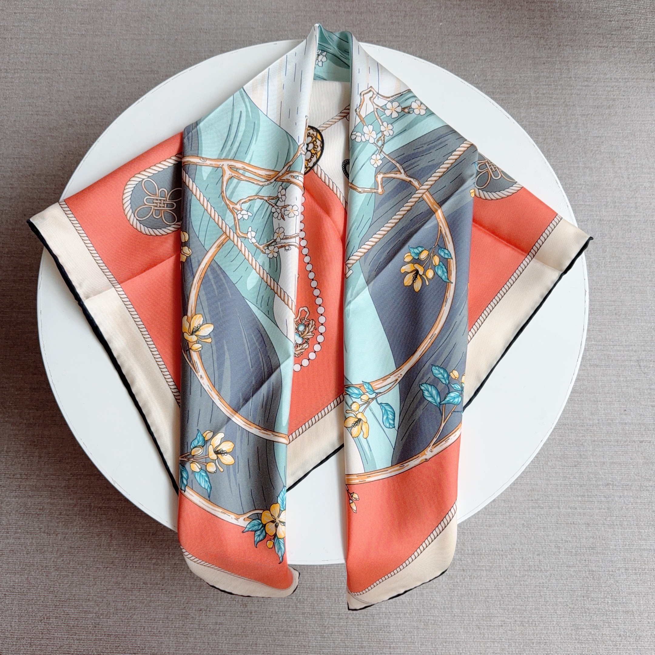 Foulard en Soie 90x90 de Marque de Luxe, Foulards Carrés Imprimés Personnalisés pour Femme, Élégant Châle, Écharpe de Cou, Voile Hijab, Bandeau 2026