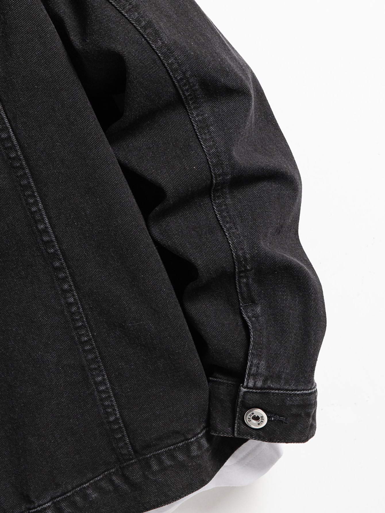Veste en jean pour homme pour le printemps et l'automne. Manteau en jean noir à col noir. Convient pour un usage quotidien décontracté. Élégant, simple et tendance.
