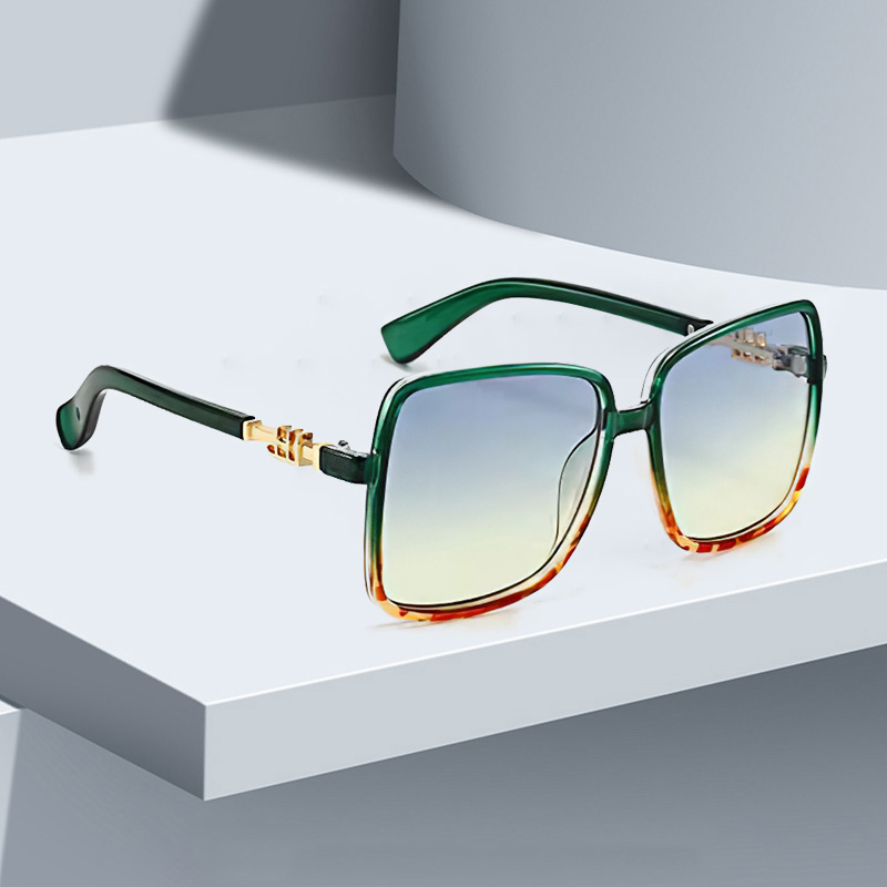 Lunettes de soleil carrées dégradées à la mode, avec chaîne dorée Unique, jambes de temple exquises pour femmes