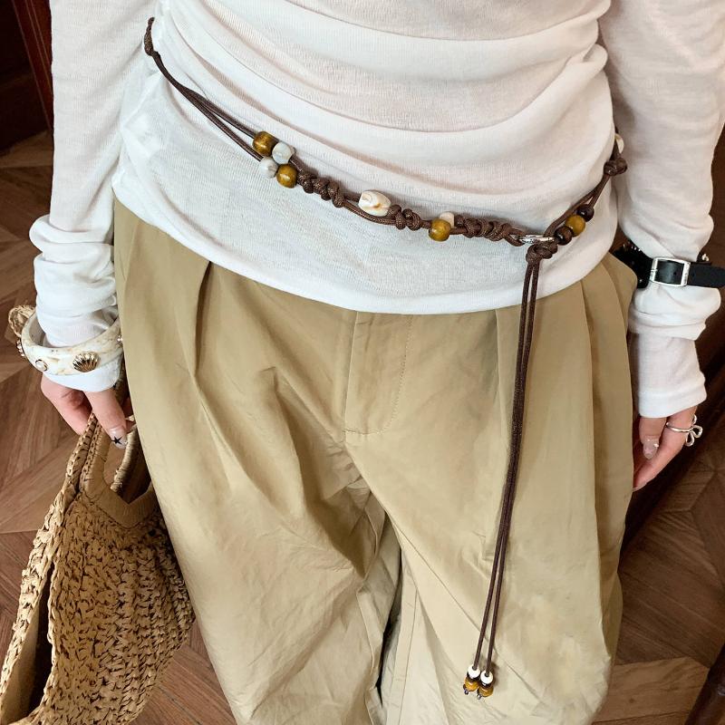 Nouvelle chaîne de taille ethnique florale New Bohème pour femmes, rétro, à porter avec des jupes et des jeans, ceinture au design unique et sangle en cuir ornée de strass