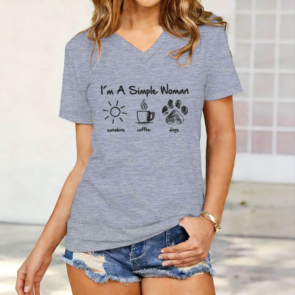 T-shirts pour femmes, motif « Je suis une femme simple » avec lettres, soleil, café, chien, design rétro amusant et mignon, t-shirts à col en V