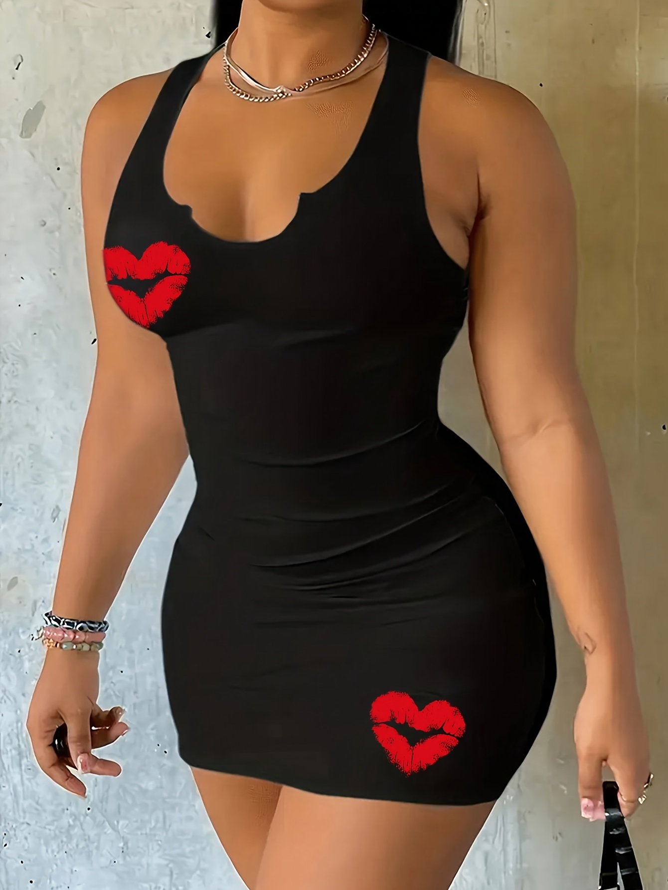 Robe courte moulante sans manches à col rond et imprimé lèvres sexy, couleur unie, pour femme, collection décontractée et tendance 2026