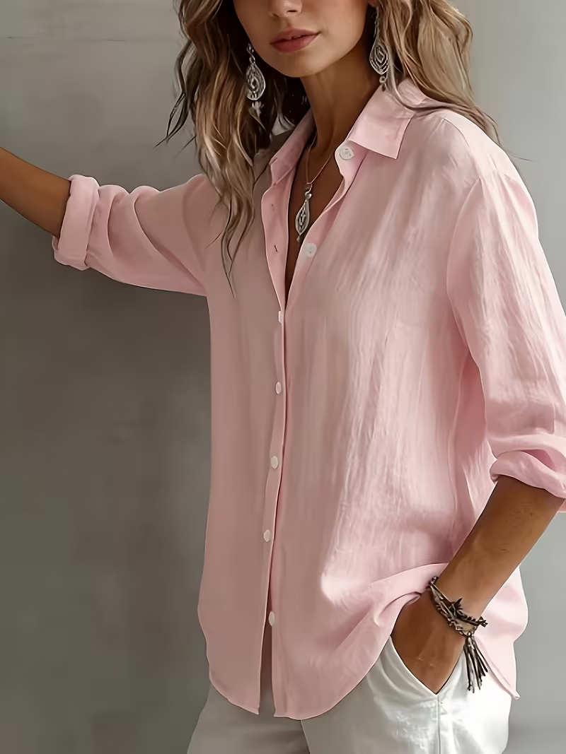 Chemise ample unie pour femme avec texture drapée, col à revers et boutonnage simple, style polyvalent