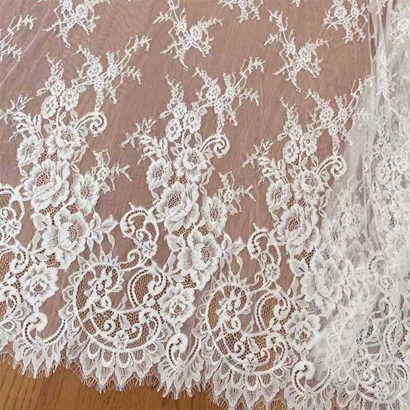 Tissu en dentelle pour cils, robe de mariée, nappe, accessoires de rideaux, blanc. Tissu en dentelle française de haute qualité à fleurs douces.