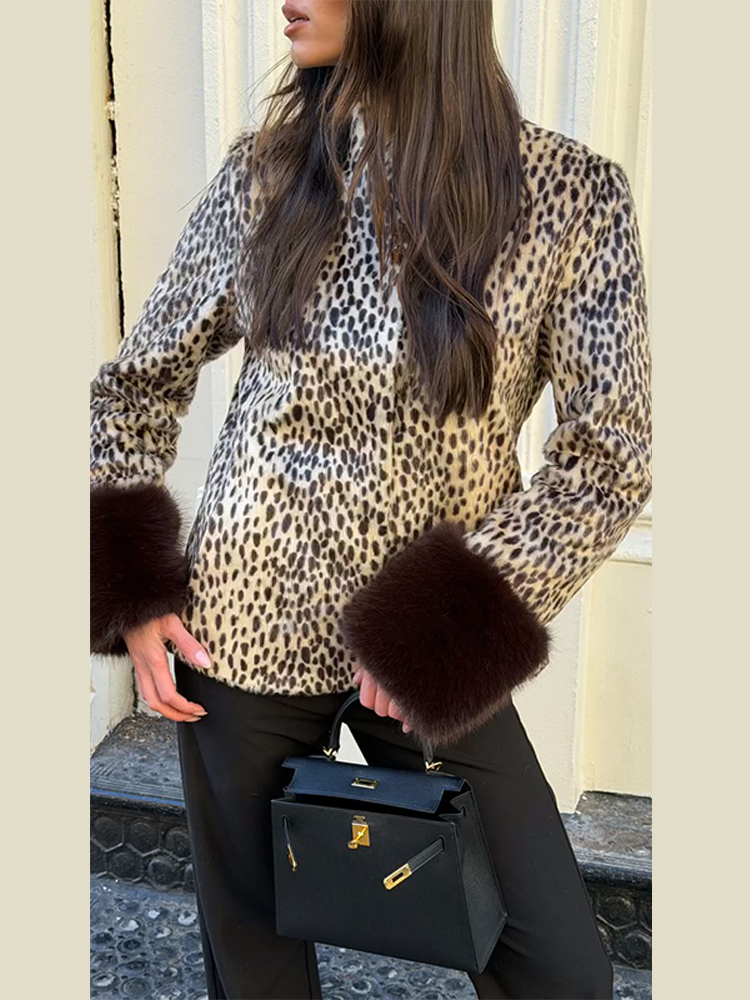 Veste sexy en patchwork de fourrure de léopard pour femmes, chic, à manches longues, imprimée, coupe ajustée, col rond, boutonnée, vêtement d'extérieur pour femmes, nouvelle collection automne-hiver 2026.