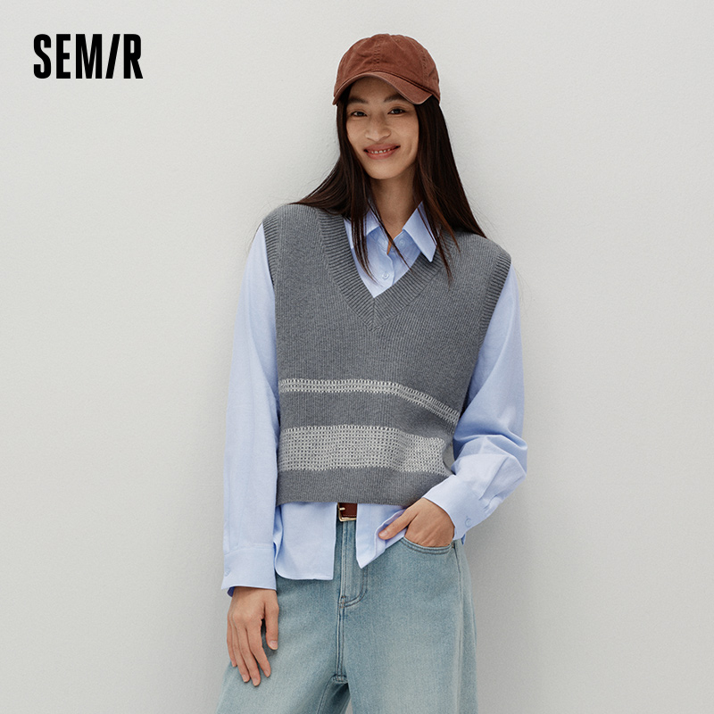 Chemise d'hiver pour femmes Semir, rayée, col en V, tissu brossé, design minimaliste, ensemble deux pièces, nouvelle collection hiver 2026, pour usage quotidien.