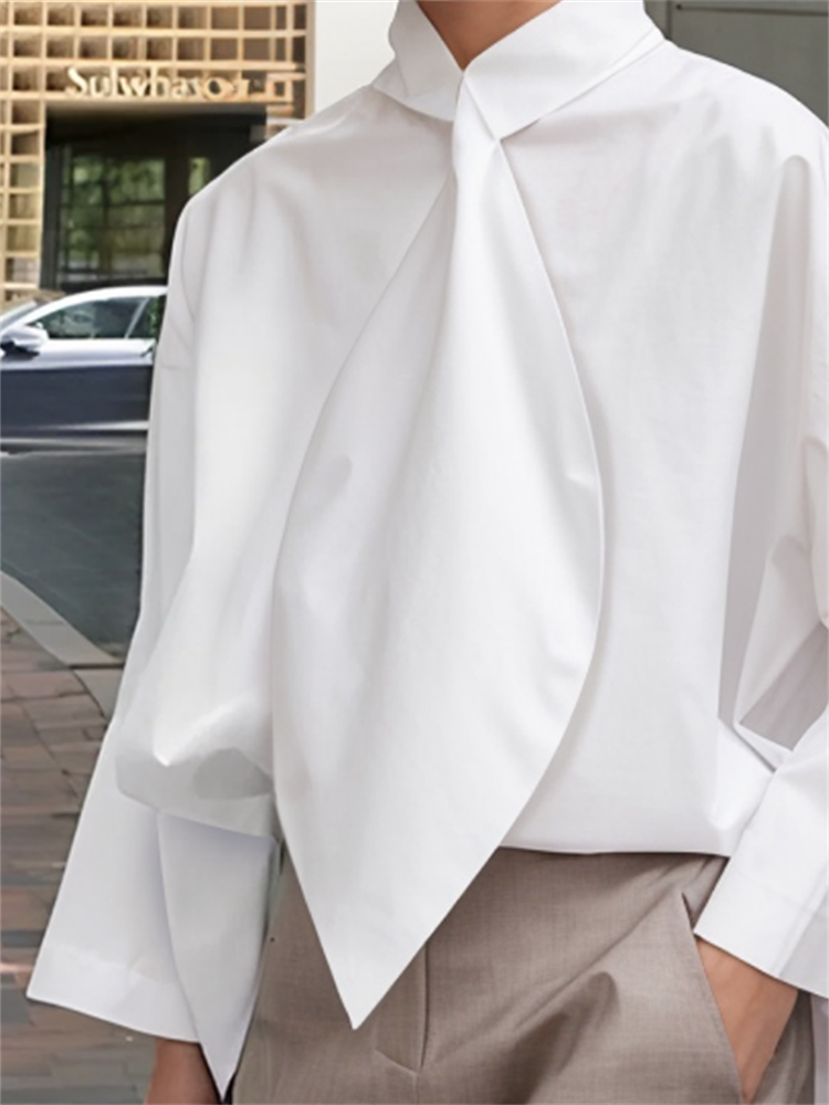 Chemisier ample à manches longues pour femme, collection Printemps-Été 2026, blanc uni, col montant, détail nœud, style minimaliste, chemise de travail décontractée