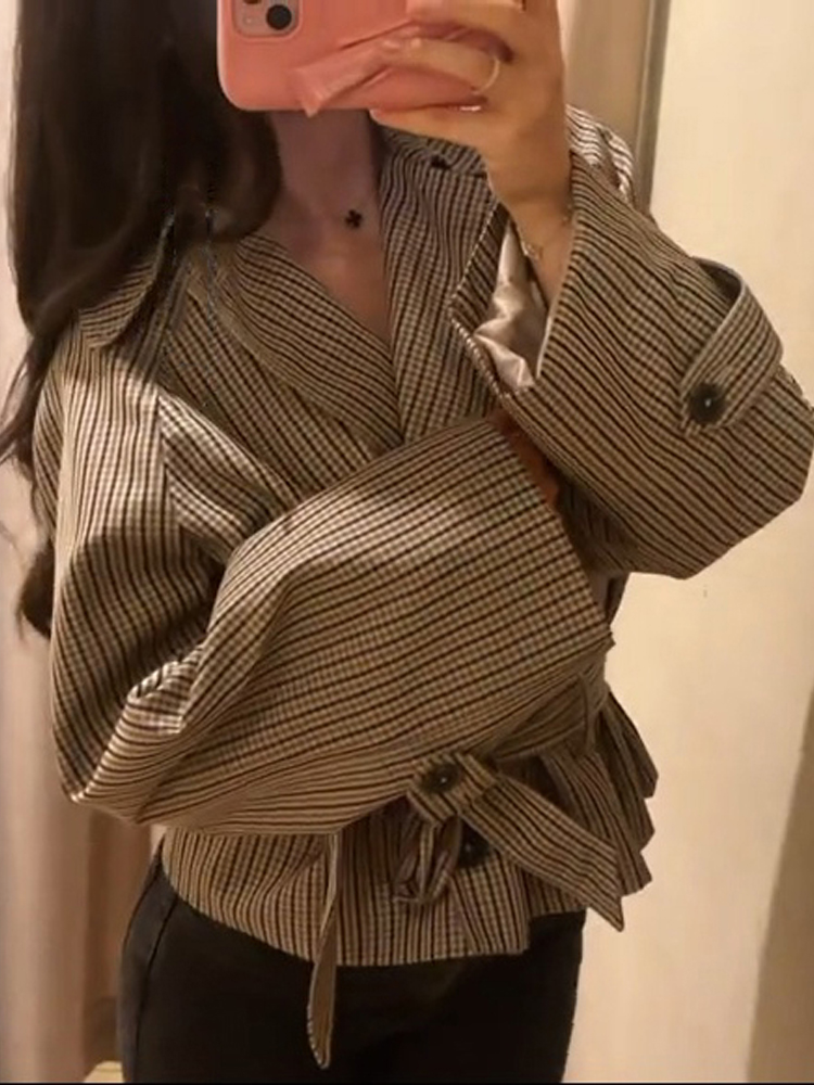 Manteau trench court à carreaux à manches longues pour femme, veste courte à carreaux ample avec revers, double boutonnage et ceinture à la taille, manteaux d'automne pour femme