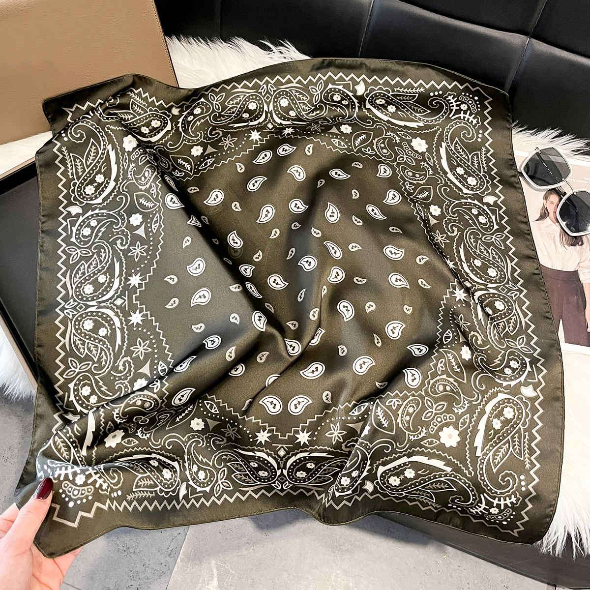 Écharpe carrée en satin à imprimé chaîne vintage, douce et légère, accessoire de mode féminin pour cheveux, cou et châle, foulard élégant pour cheveux