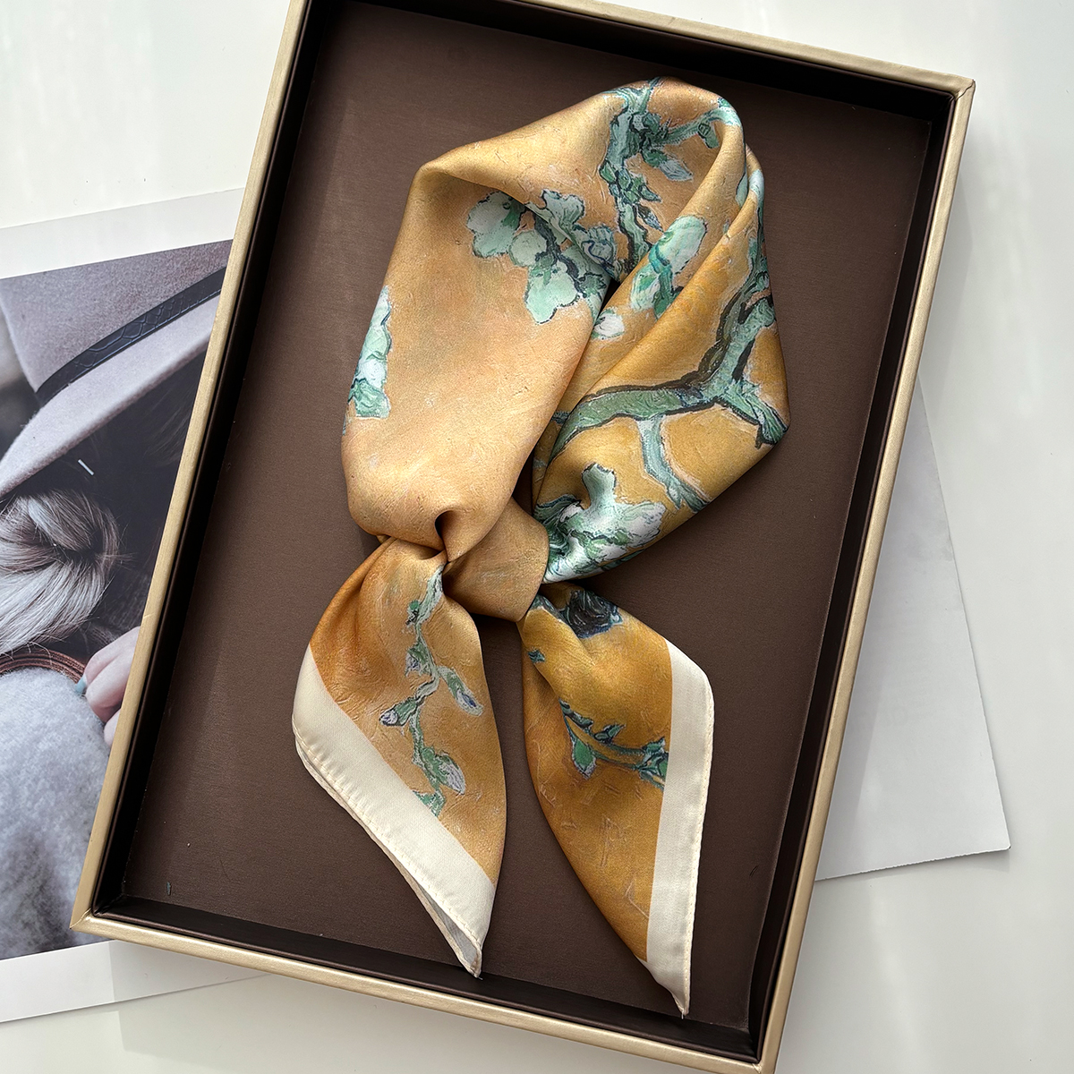 Foulard carré en soie imprimé floral Quatre Saisons 65x65cm – Élégant cache-cou, hijab, bandeau, châle de luxe anti-UV, bandanas