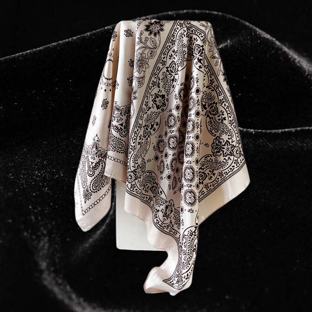 Foulard carré en satin à motif paisley de 90 cm, foulard rétro tendance pour femmes, accessoire de mode, foulard en satin noir et blanc à motif paisley.