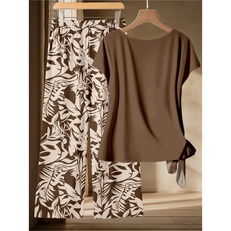 Ensemble deux pièces grande taille d'été, haut à manches courtes couleur café avec imprimé de plantes tropicales et pantalon à jambes larges pour femmes
