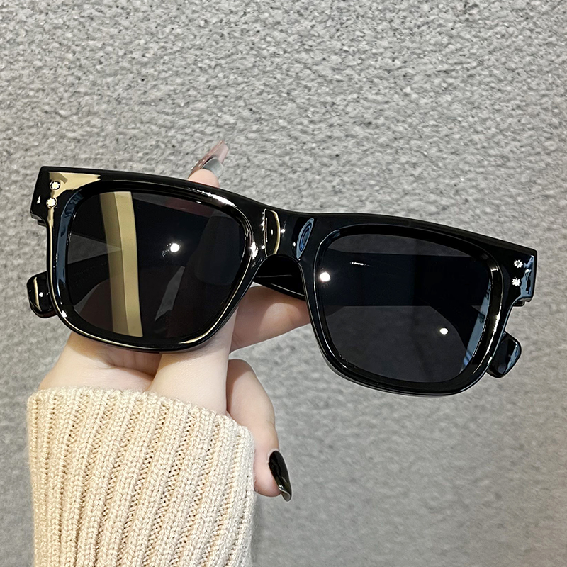 Nouvelles Lunettes de Soleil Carrées Tendance Décoration Simple Femme Luxe Extérieur Couleur Unie Pêche