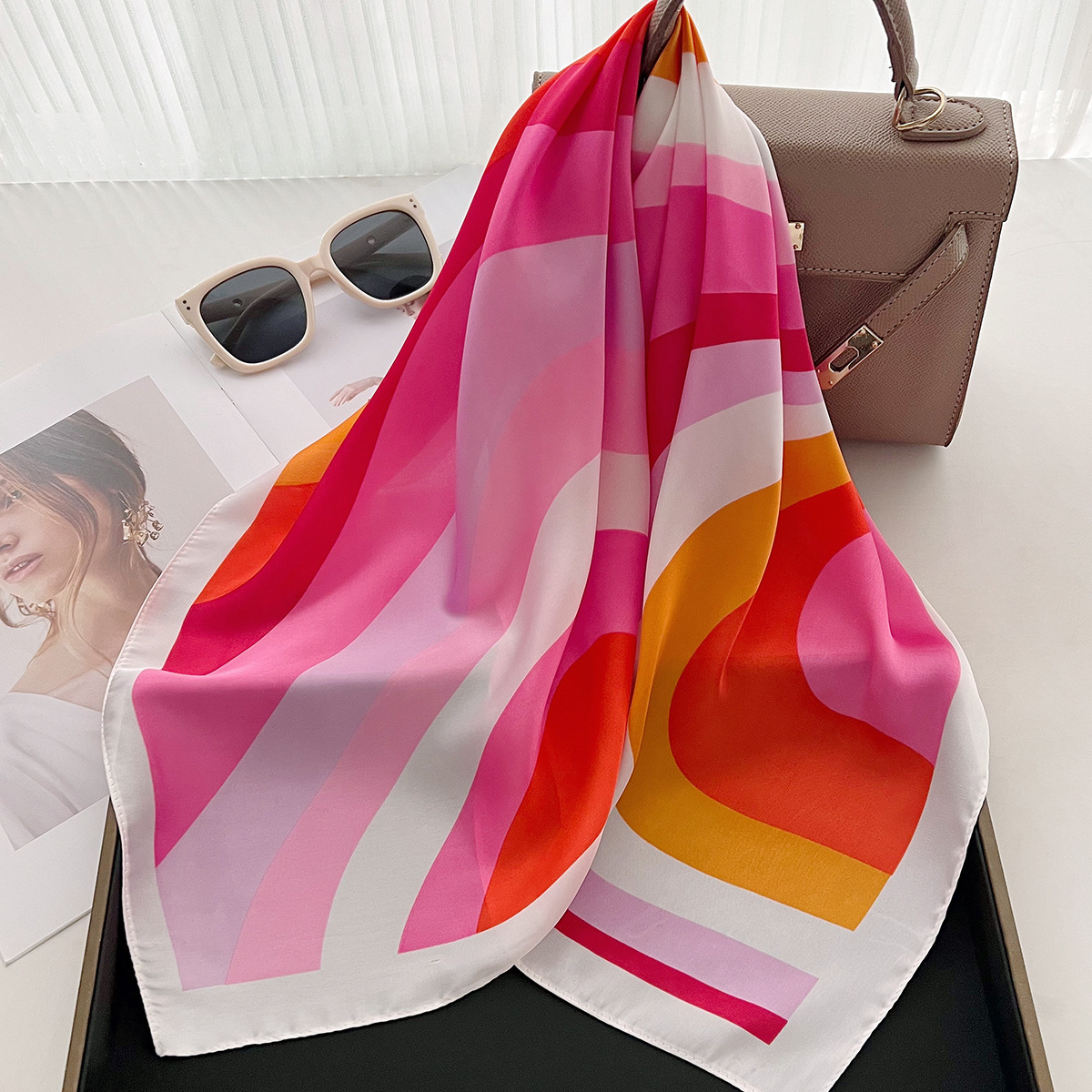 Écharpe carrée en Satin imprimé Vintage, accessoire de mode doux et léger pour femmes, châle de cou, écharpe de cheveux élégante