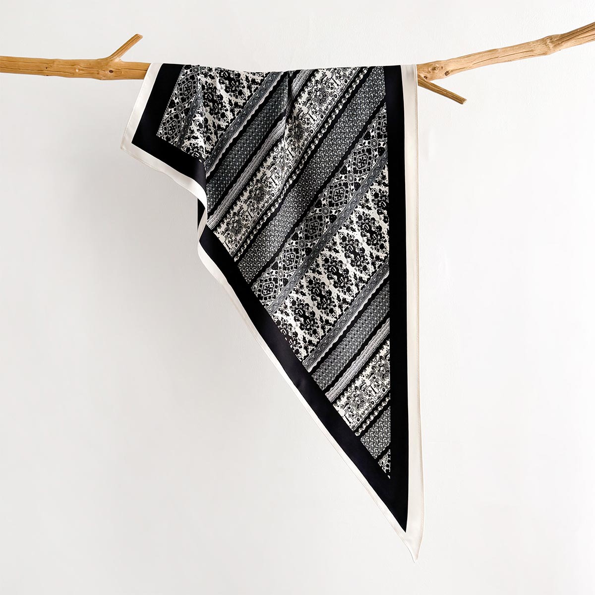 Écharpe carrée imprimée tendance pour femme, foulards en soie imitation douce, bandanas, hijab de luxe, châle élégant