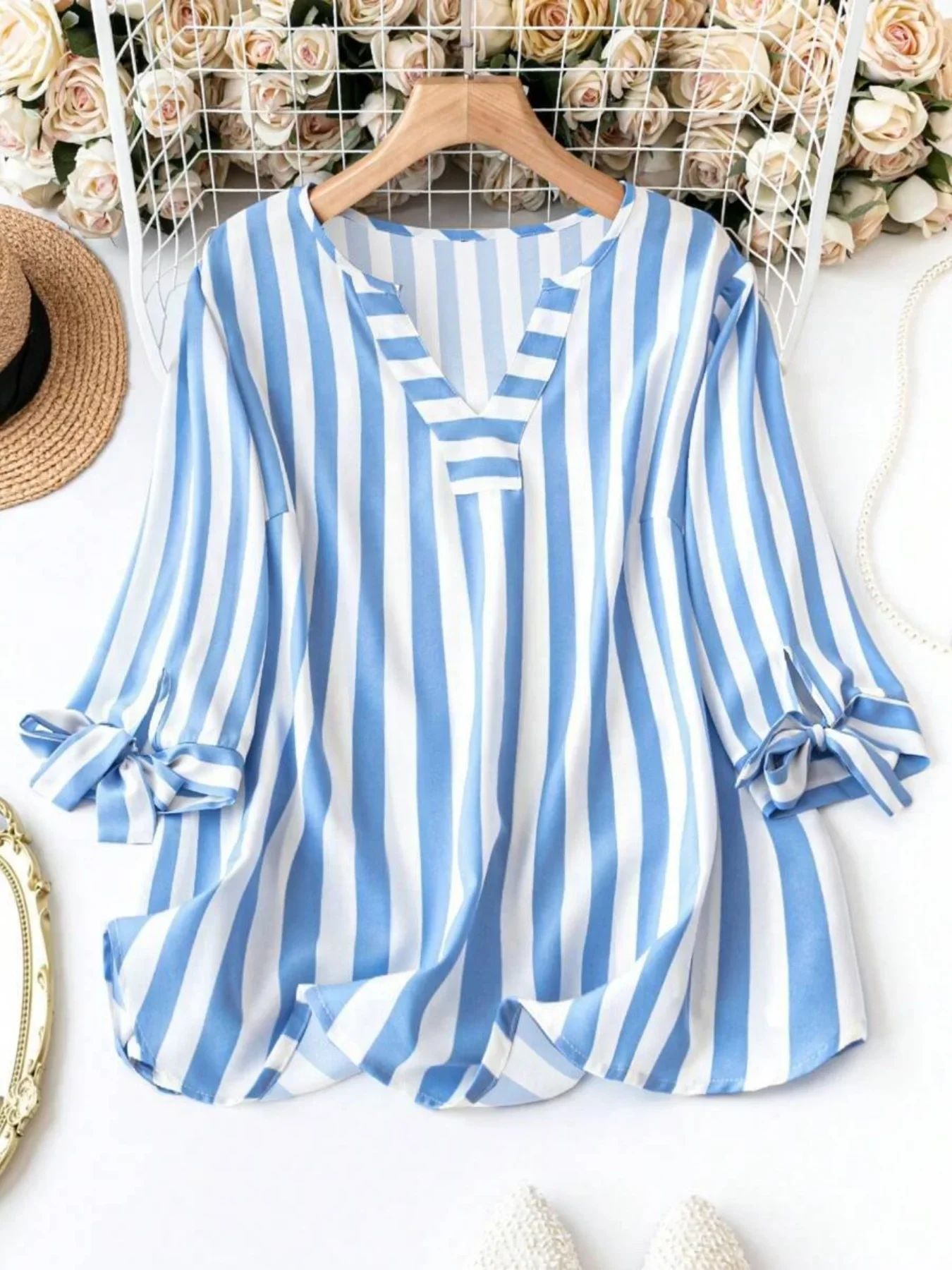 Grande taille femme mode printemps Plaid T-shirt col en v pull léger dessus respirants Style européen et américain plage voyage vêtements