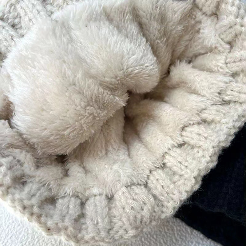 Bonnet en tricot torsadé doux pour femme, protection auditive chaude pour l'automne, avec pompon en fourrure, anti-froid, pour la neige