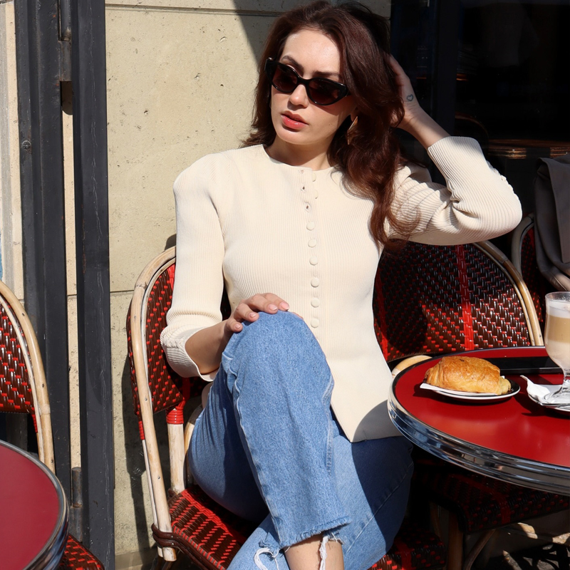 Manteau beige simple boutonnage pour femme, coupe courte à manches bouffantes, nouvelle collection printemps 2026, vêtement d'extérieur élégant à manches longues pour femme