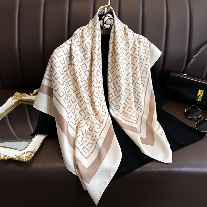 Écharpe en satin sergé pour femme, grand châle carré, écharpe de sauna élégante, bandana de protection solaire de plage, impression de luxe, nouvelle mode, 90x90cm