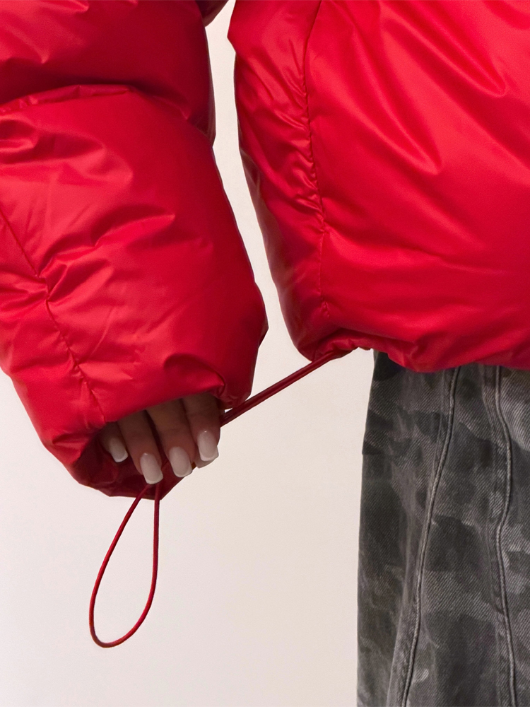 Veste matelassée à capuche rouge vif pour femme, col oversize, matelassage horizontal, épaisse et rembourrée, coupe courte, manteau chaud d'hiver