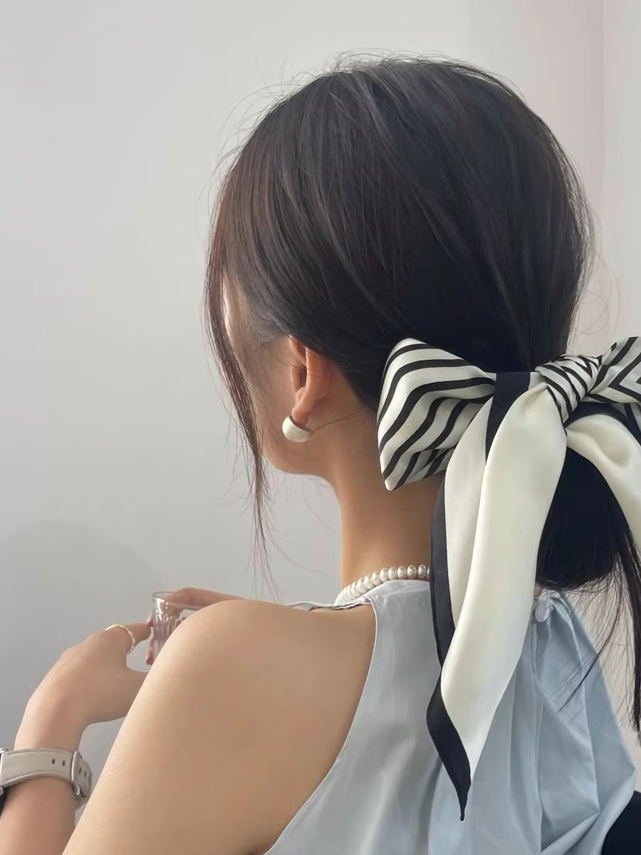 Foulard en soie rayé noir et blanc pour femmes, foulard carré à la mode, Design Simple, 100% soie de mûrier, imprimé 65cm x 65cm