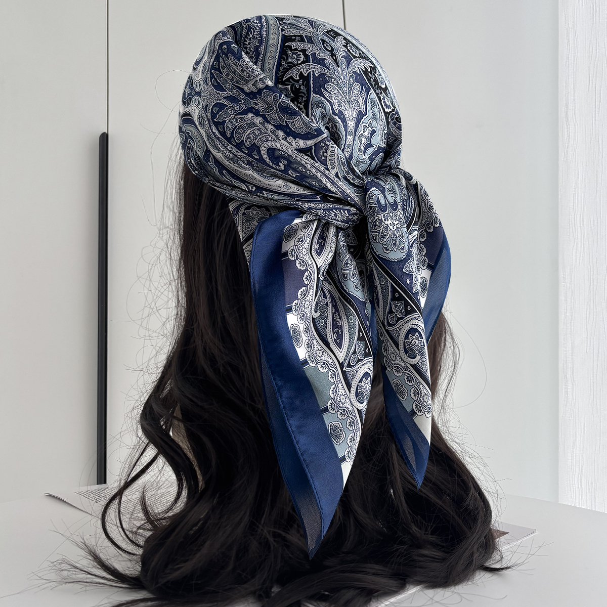 1 pièces 27,5 pouces foulard en satin soie comme écharpe de cheveux tache Bandana enveloppe de cheveux foulard pour les femmes (marron)