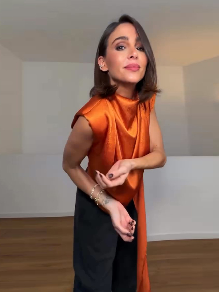 Haut court plissé en satin pour femme, nouvelle collection Printemps-Été 2026, sans manches, avec nœud à nouer à la taille, coupe ajustée, élégant, vêtement féminin.