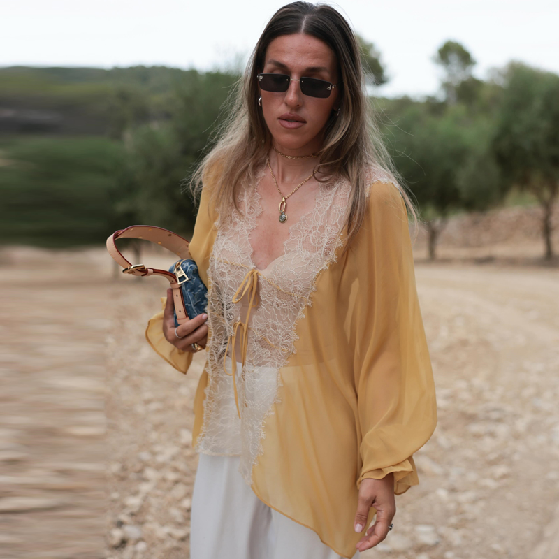 Chemisier élégant jaune transparent à manches longues pour femme avec dentelle, coupe oversize, idéal pour l'été