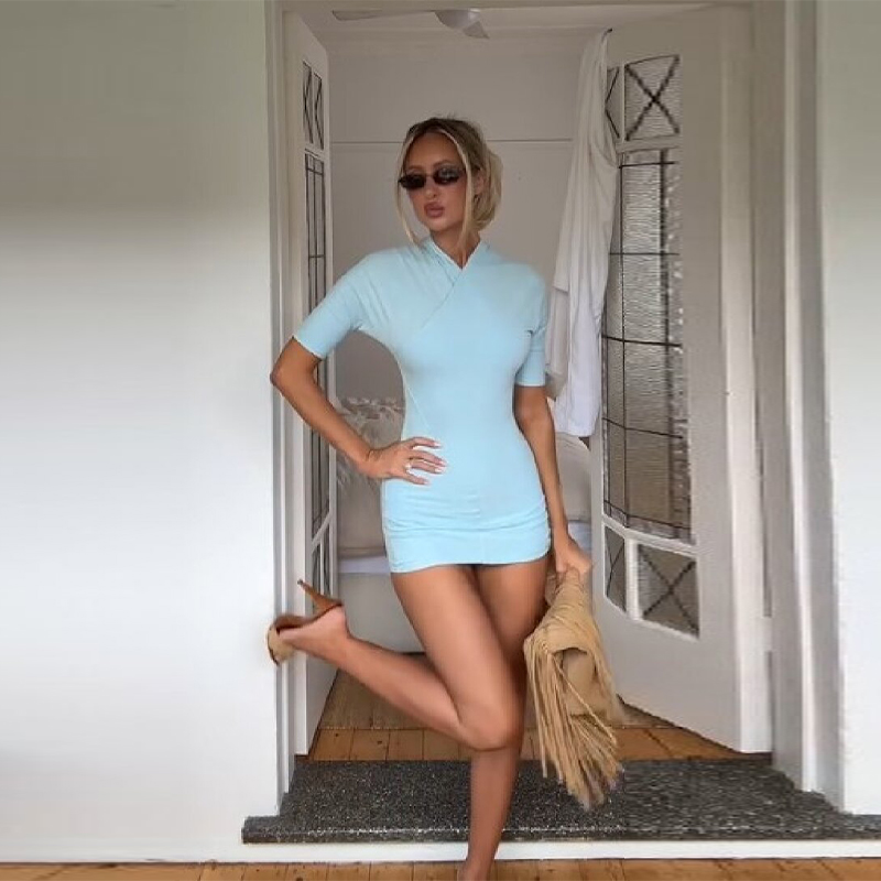 Robe Mini Élégante et Minimaliste pour Femme, Chic et Tendance, avec Fronces, pour le Quotidien, les Soirées et les Tenues d'Été Audacieuses
