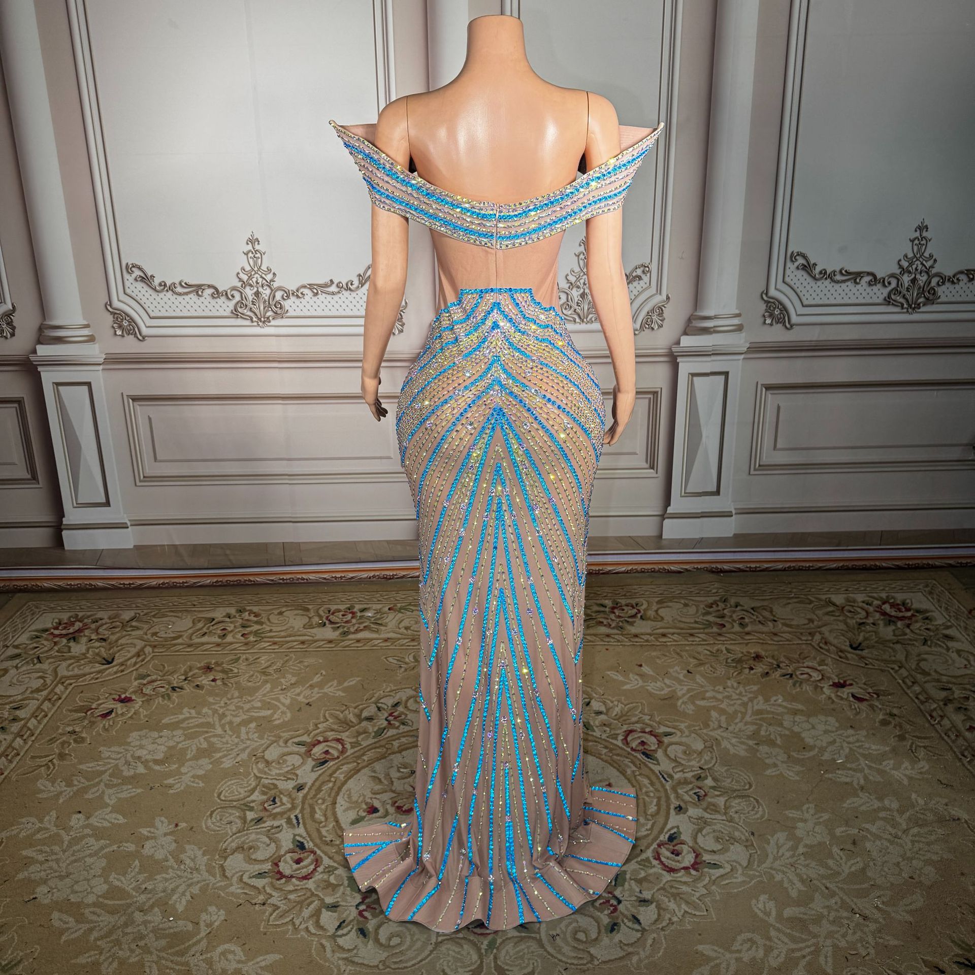 Robe de soirée asymétrique de luxe, coupe trapèze, avec fente, style long ajusté, idéale pour les mariages et les réceptions.