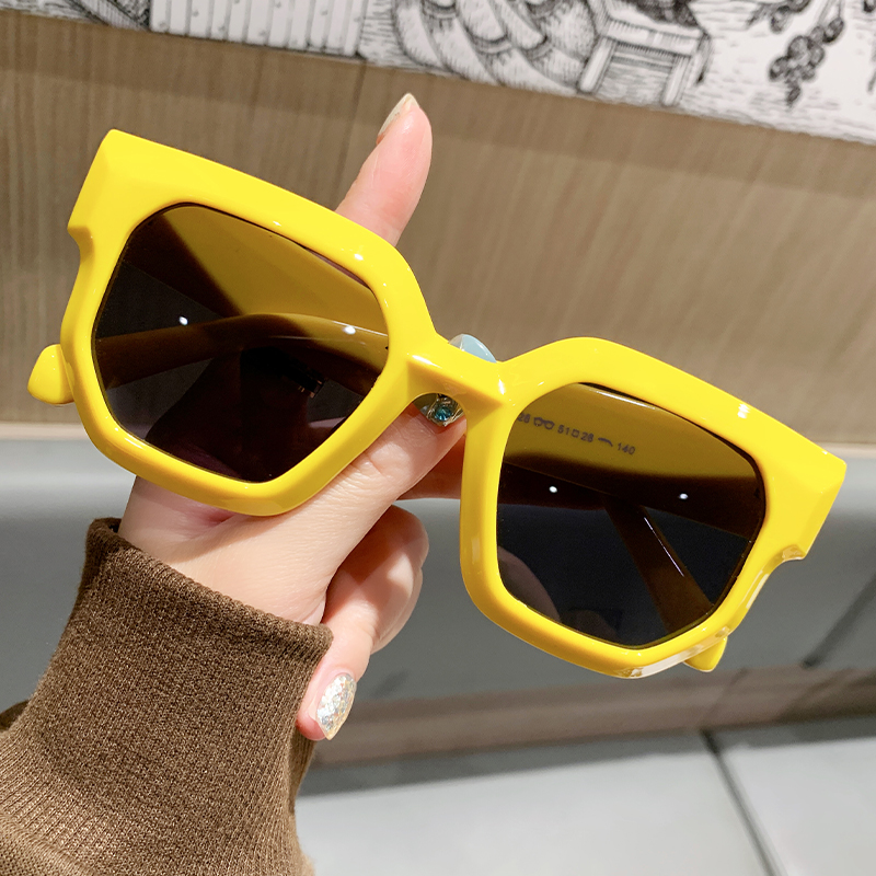 1 paire de lunettes de soleil pour femmes, nouveau style, monture large, haut de gamme, élégantes, tendance, adaptées aux visages carrés et ronds, cadeau de vacances, Da