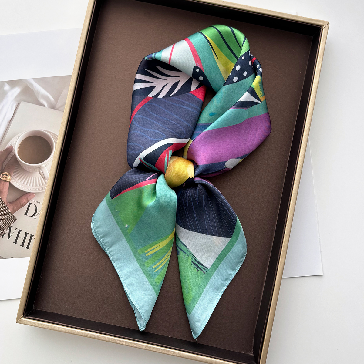 Foulard carré de luxe pour femme, imprimé floral, accessoire décoratif saisonnier, cravate, hijab, bandeau, bandana, écharpe