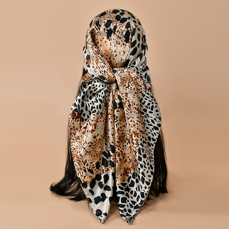 Foulard carré imprimé léopard 90x90cm pour femmes, écharpe de créateurs de luxe, bandeau à pois en Satin mat, bandeau pour cheveux en soie, mouchoir