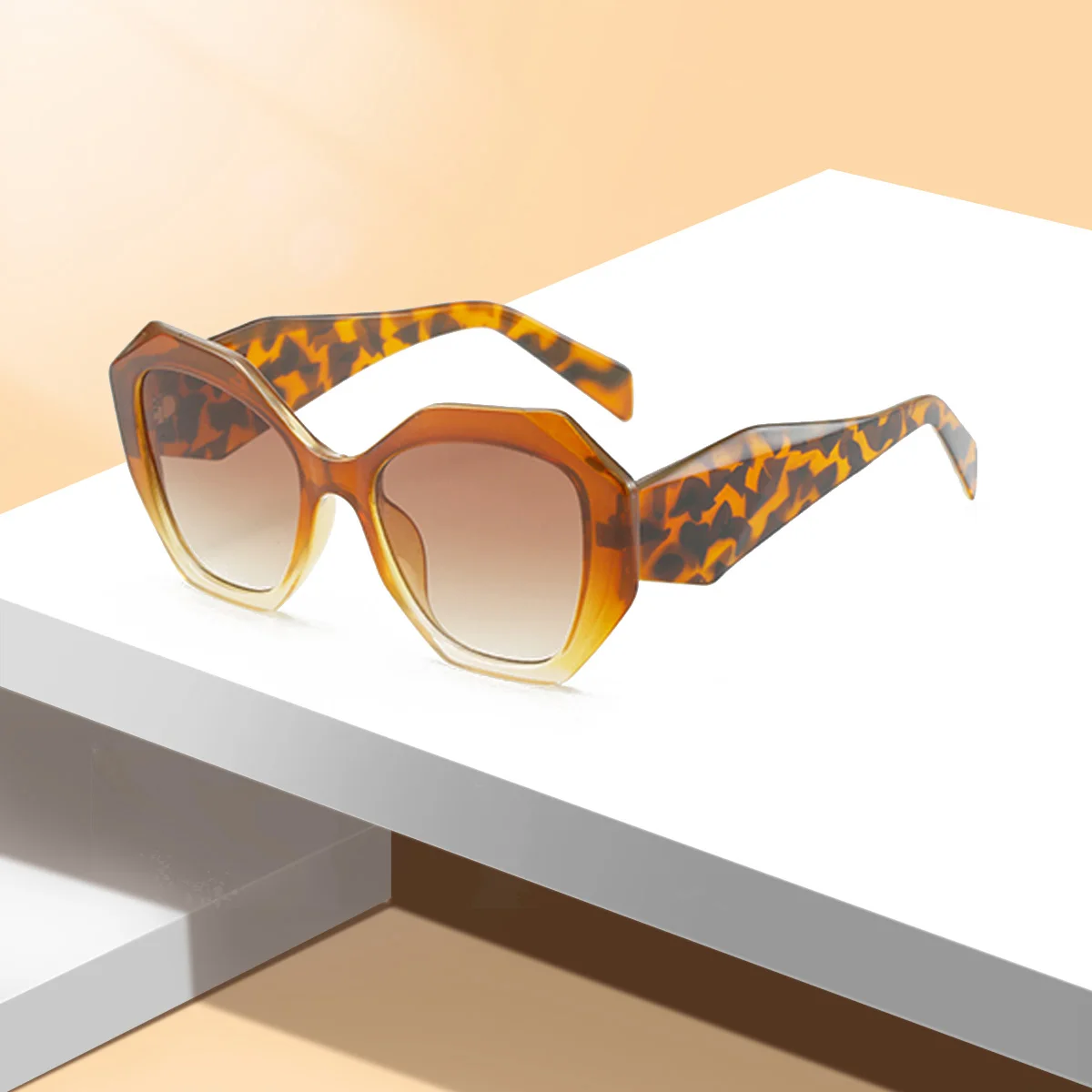 Lunettes de forme géométrique pour femmes, verres colorés, angle à double faisceau, grande taille, lunettes décoratives à la mode