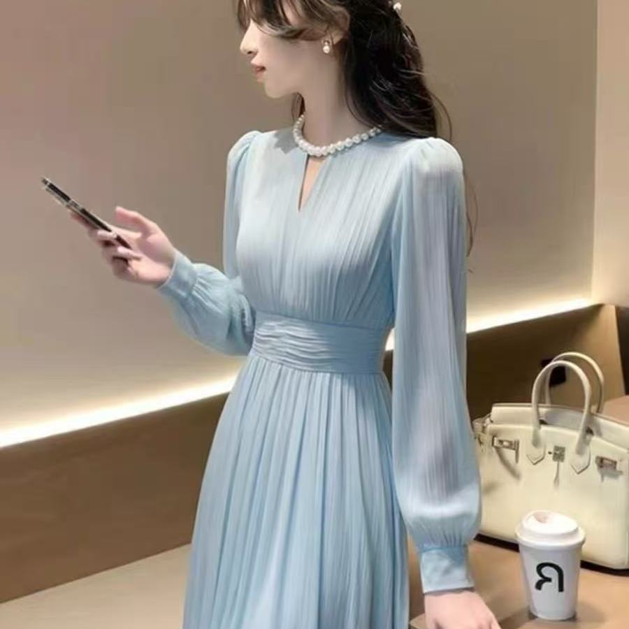 Robe longue française haut de gamme nouvelle collection printemps 2026, manches longues, taille cintrée, en mousseline, élégante et raffinée