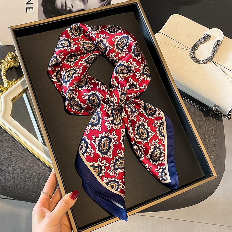 Foulard carré Design pour femmes, fleur de noix de cajou, foulard de luxe, Style populaire, foulard de plage, Hijab en soie quatre saisons, 70x70cm